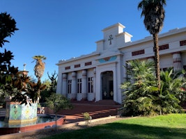 The architecture of the museum has an ancient Egyptian flavor