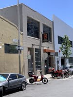 The outside of the bookbinders museum.