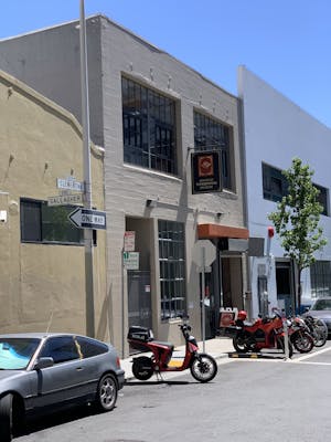The outside of the bookbinders museum.