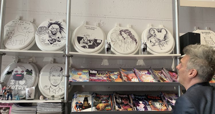 Painted toilet seats in Isotope.