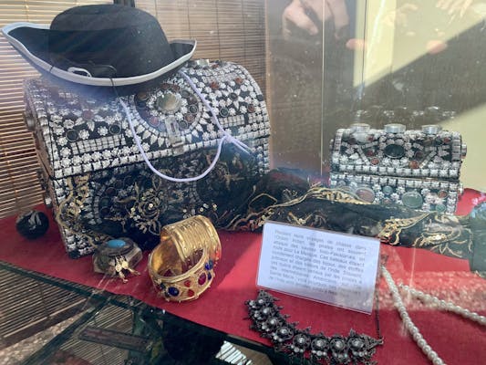 Pirate paraphernalia.