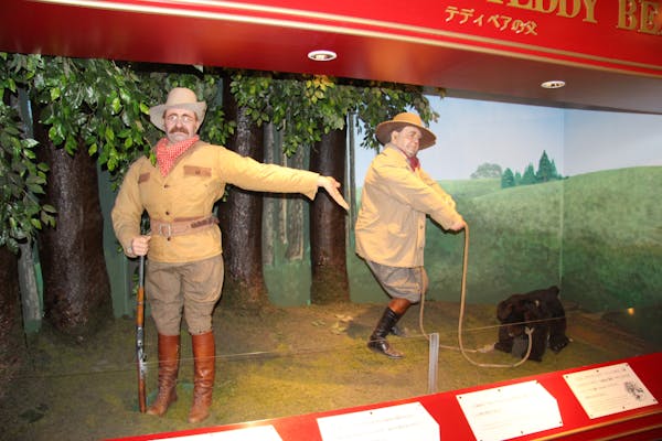 Teddy Roosevelt in a diorama.